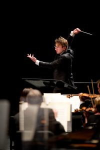 Teddy Abrams conducting - Photo: O'Neil Arnold