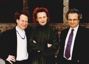 Kaija Saariaho with with Peter Sellars (left) and Amin Maalouf (right) in Salzburg, 1999.