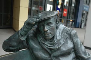 Bench statue of Glenn Gould in front of CBC building, Toronto PHOTO mtsrs