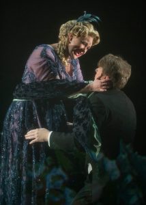 Hailey Clark (Anna Sörensen), Joseph Dennis (Nikolaus Sprink)