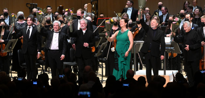 Toronto Symphony Orchestra dedicates song to Jays before ALDS Game