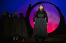 Jade Bruneau incarne Marie-Josephte Corriveau dans le théâtre musical La Corriveau – La soif des corbeaux Crédit photo : Thierry Du Bois