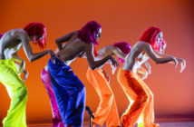 Un moment du spectacle "M", de Marie Chouinard. Avec Valeria Galluccio, Carol Prieur, Paige Culley, Clémentine Schindler et Adrian W.S. Batt. Photo © Sylvie-Ann Paré.