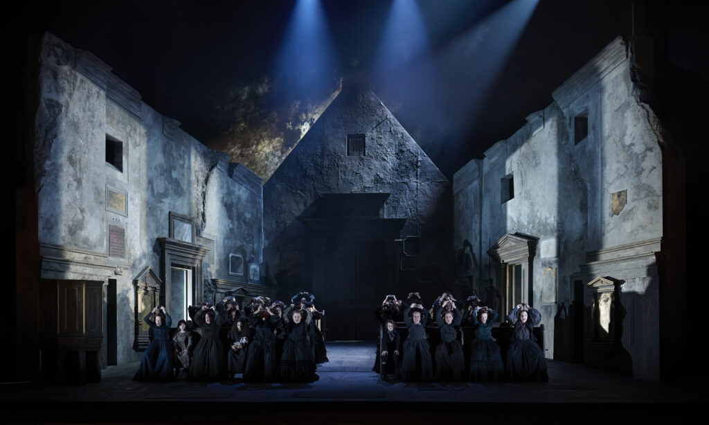 Review  Canadian Opera Company's Macbeth a Hit with some Misses