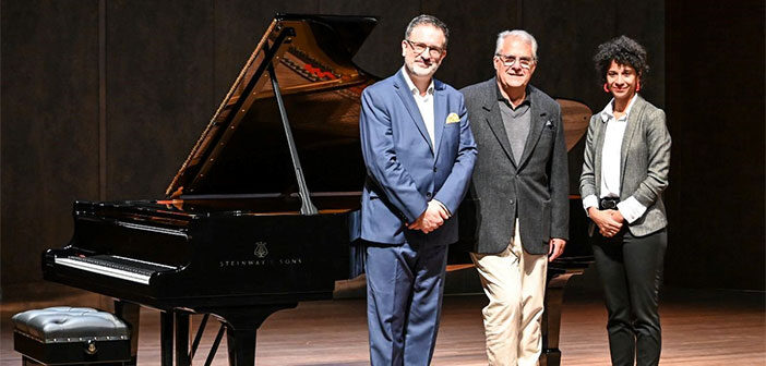 From left to right: Oliver Godin, artistic director of Bourgie Hall; Pierre Bourgie, chairman of the board of the Arte Musica Foundation; Caroline Louis, executive director of Bourgie Hall (Photo provided by the MMFA)