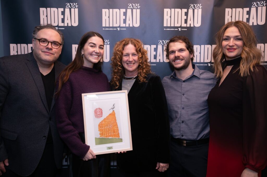 PRIX DIFFUSEUR DE L’ANNÉE - Marie-Josée Bourbonnais entourée de ses collègues Louis-Philippe Cyr et Catherine Blanchet, avec David Laferrière et Julie-Anne Richard 