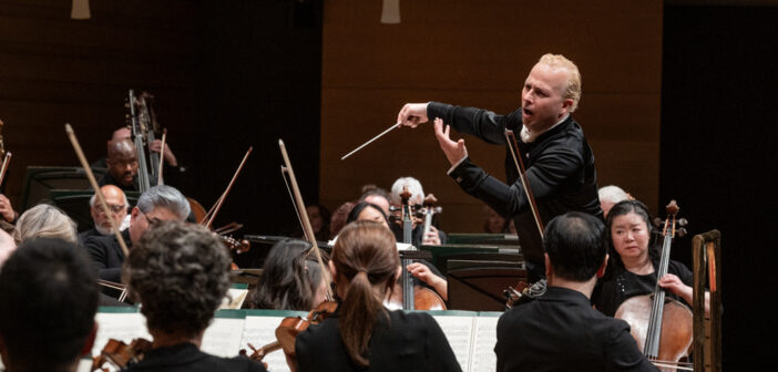 Yannick Nézet-Séguin conducts the Philadelphia Orchestra