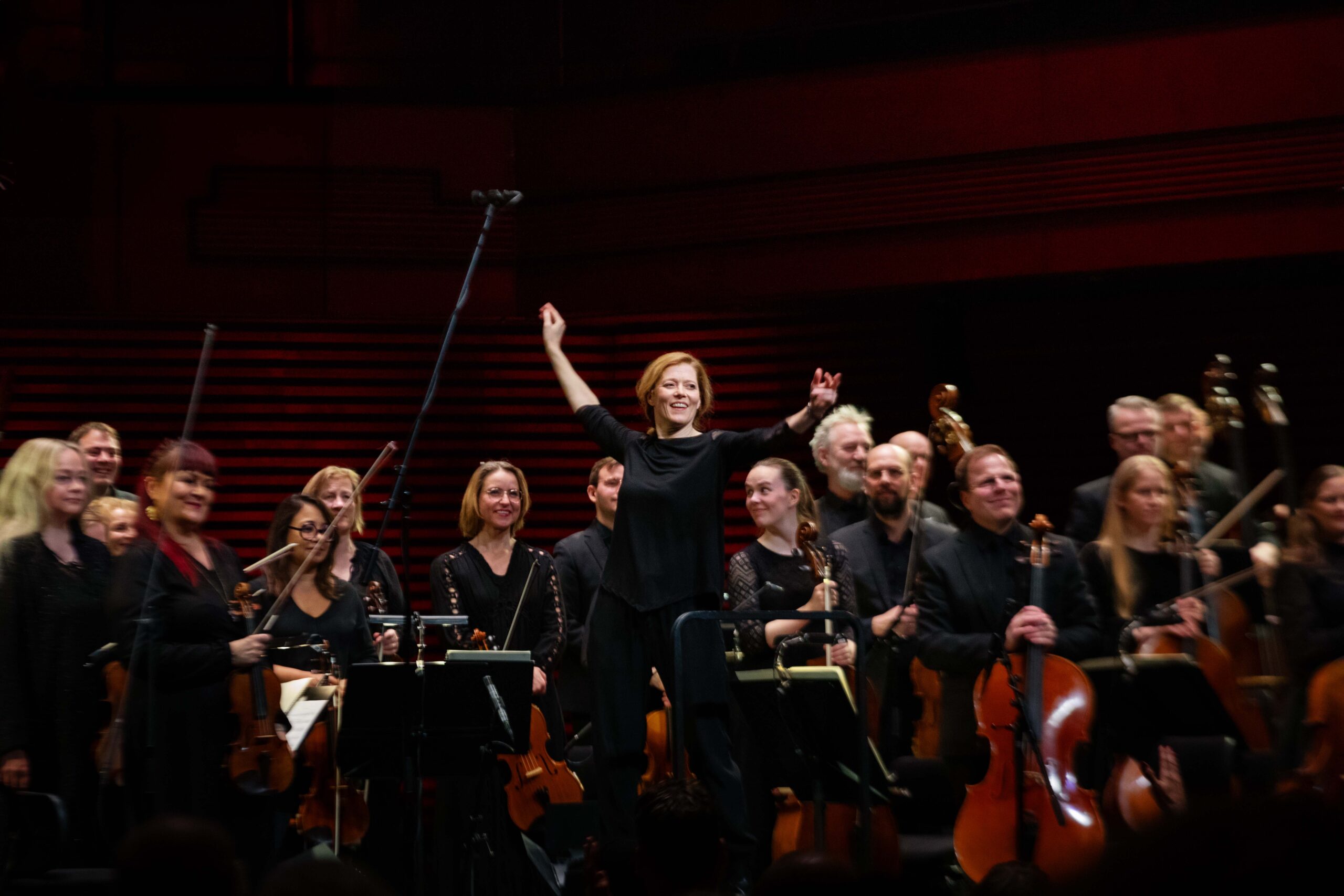 Barbara Hannigan and the Iceland Symphony Orchestra, Photo by Leifur Wilberg