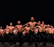 Les interprètes de Ballet BC et d'Arts Umbrella dans BOLERO X, de Shahar Binyamini. Photo de Michael Slobodian.