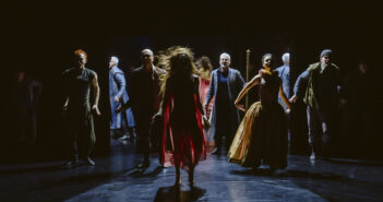 Hamlet, prince du Danemark est présenté dans une mise en scène de Robert Lepage. Photo : Stéphane Bourgeois