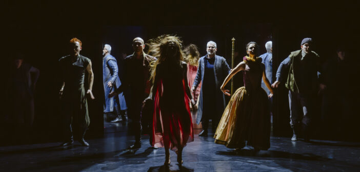 Hamlet, prince du Danemark est présenté dans une mise en scène de Robert Lepage. Photo : Stéphane Bourgeois