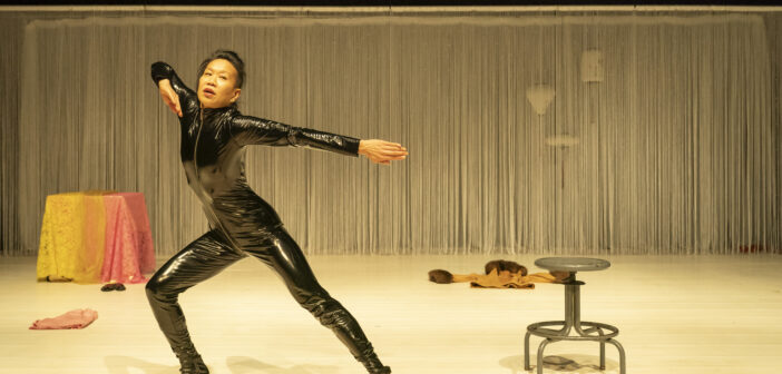 Chi Long, entre théâtre et danse