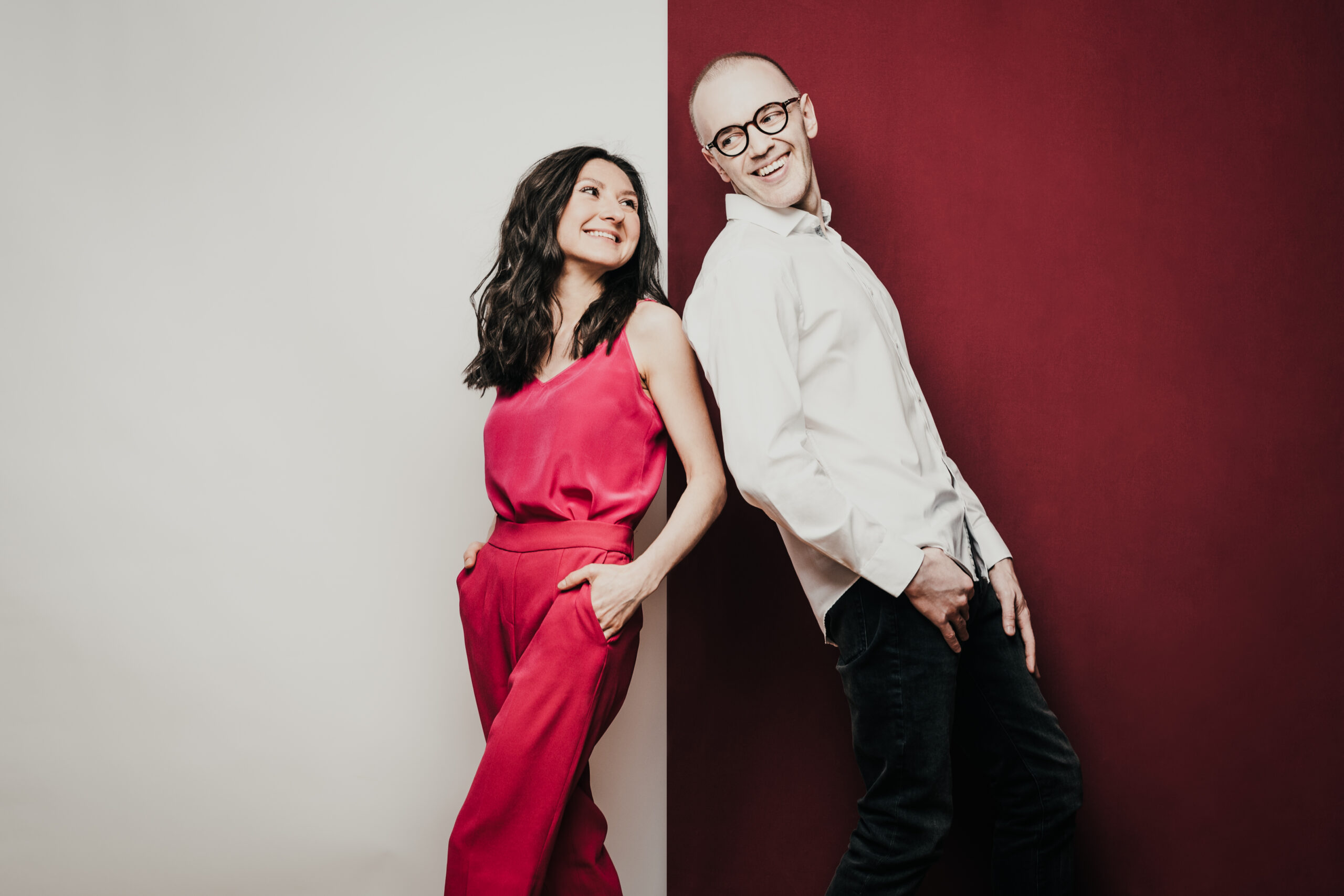 Piano duo standing back to back