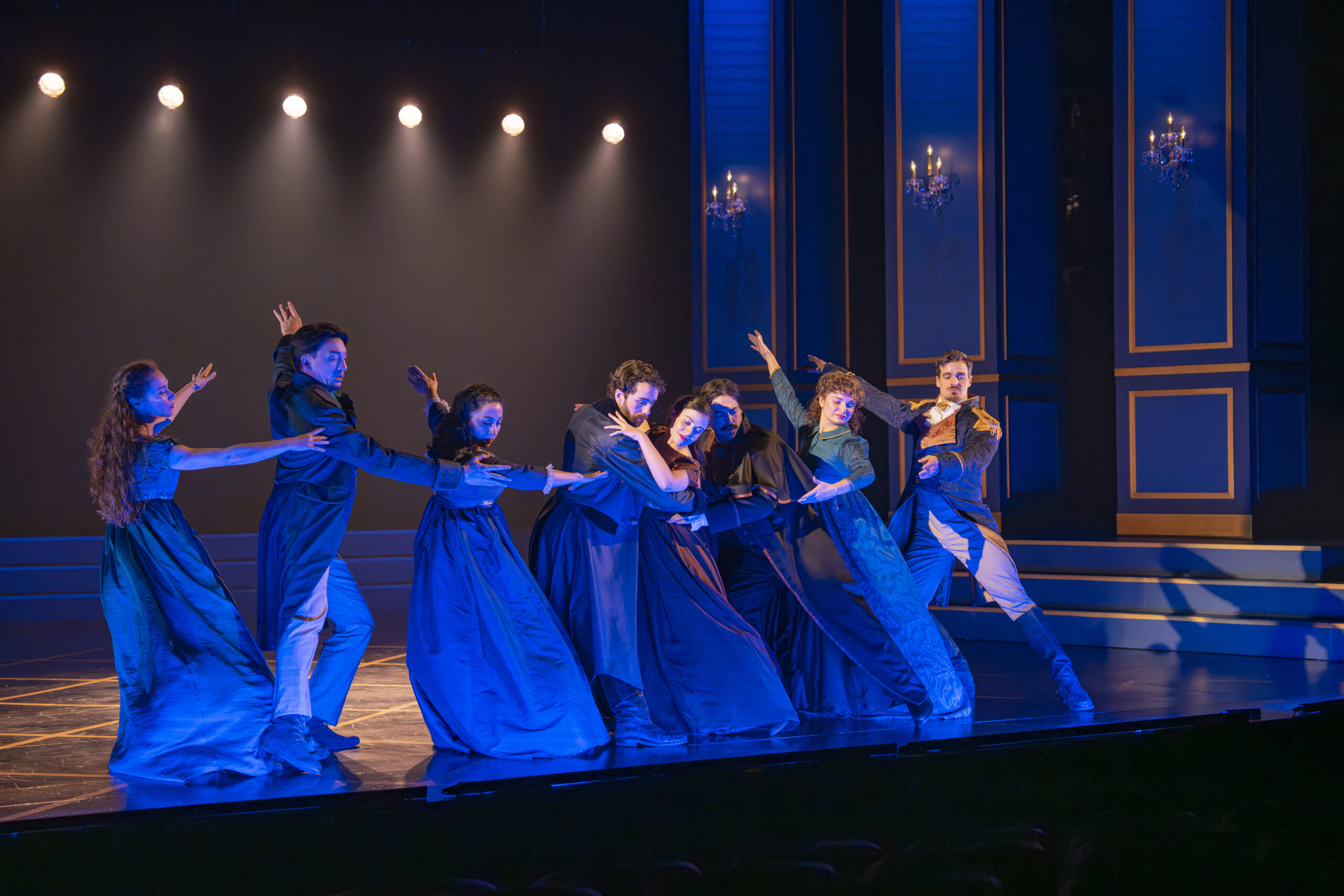 Un moment de la scène du bal.©VictorLamich