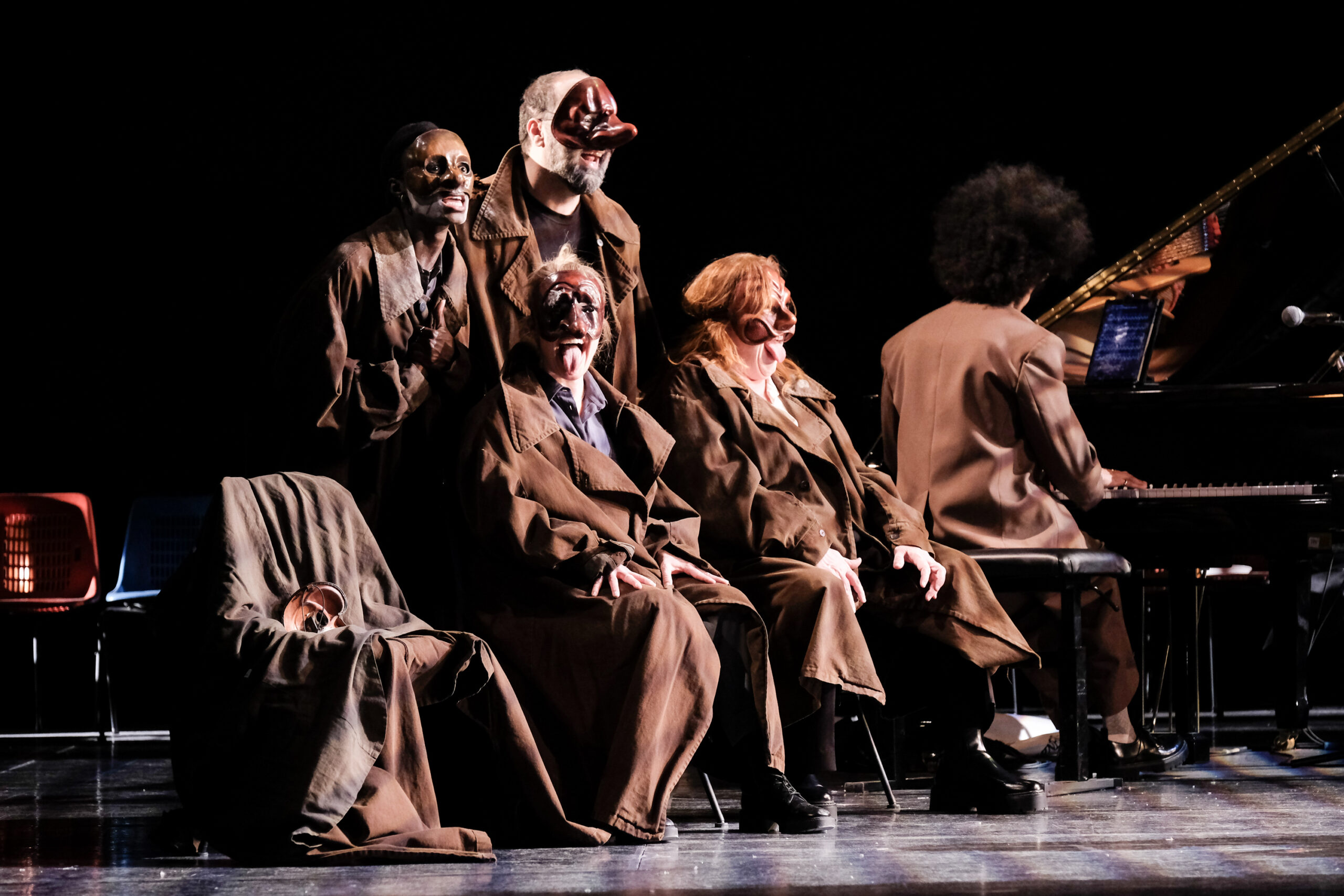 Le tableau qui emprunte à la commedia dell’arte est savoureux. Photo:Yves Renaud
