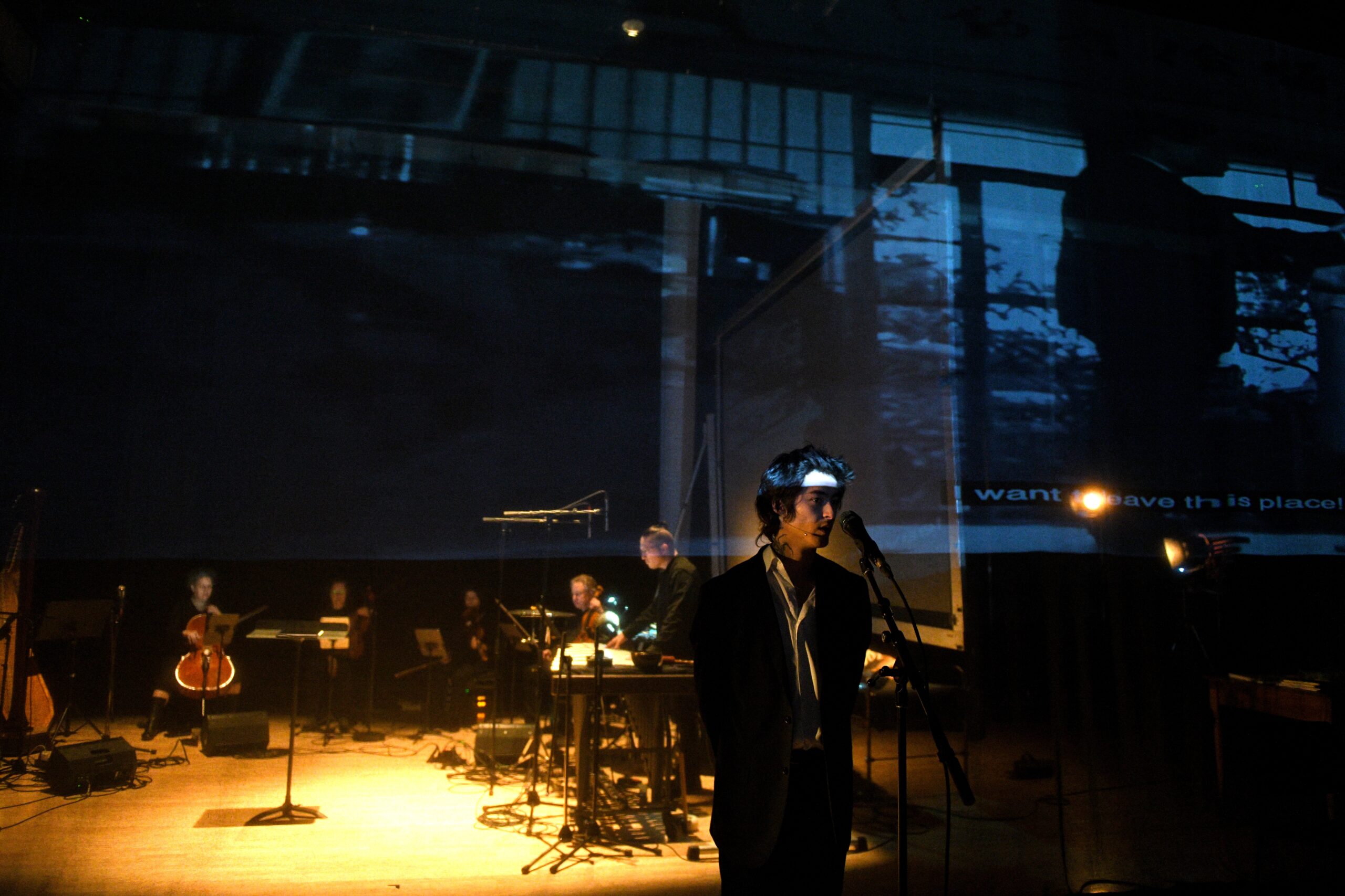 Le dispositif scénique et les procédés méta théâtraux qu’utilise Christian Lapointe sont remarquables. Crédit photo: Valérie Remise