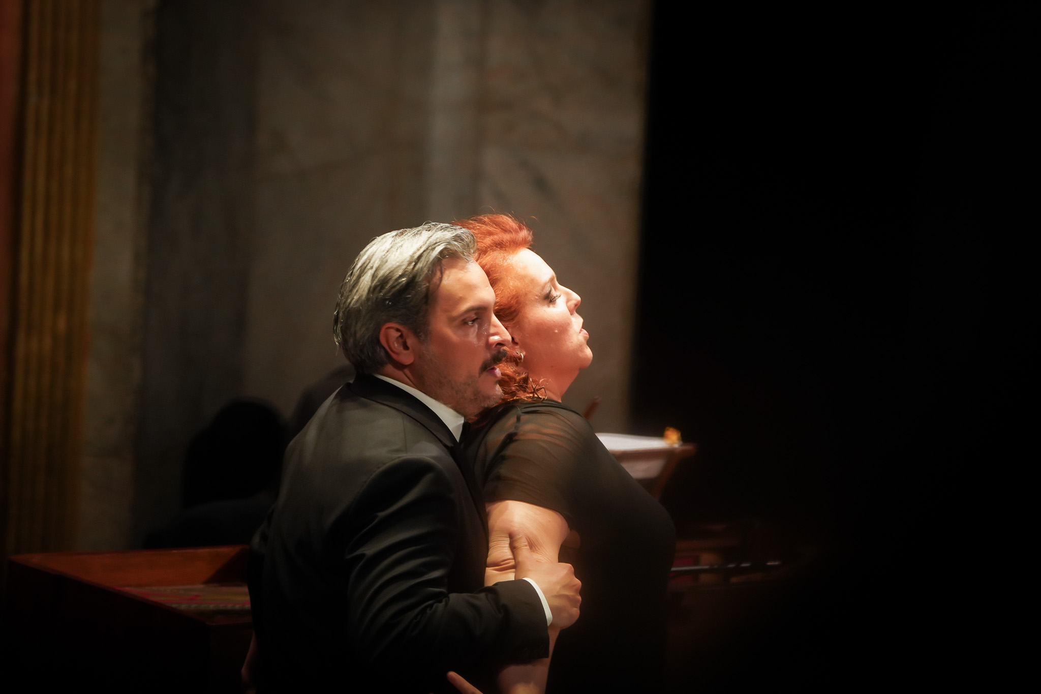 Nahuel Di Pierro (Mustafa) and Marie-Nicole Lemieux (Isabella) in Théâtre des Champs-Elysées's L’italiana in Algeri.