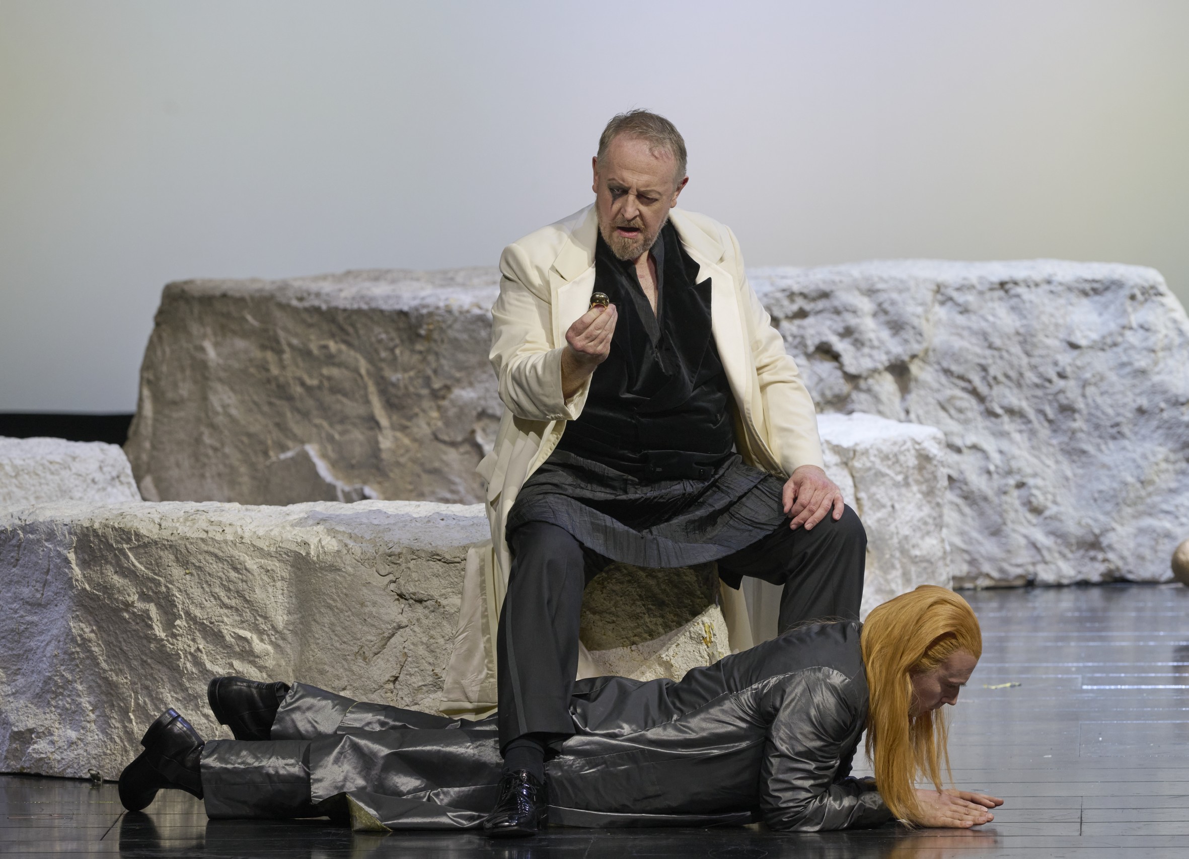 Iain Paterson (Wotan) and <span style="font-weight: 400;">Daniel Behle (Loge) in Vienna State Opera Das Rheingold.