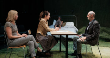 La pièce La Faune Locale est proposée dans une formule 5 à 7 chez Duceppe. Crédit photo: Danny Taillon